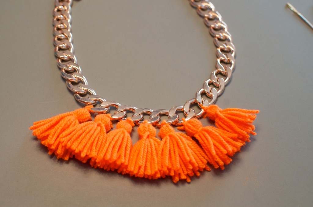 collier pompon (10)