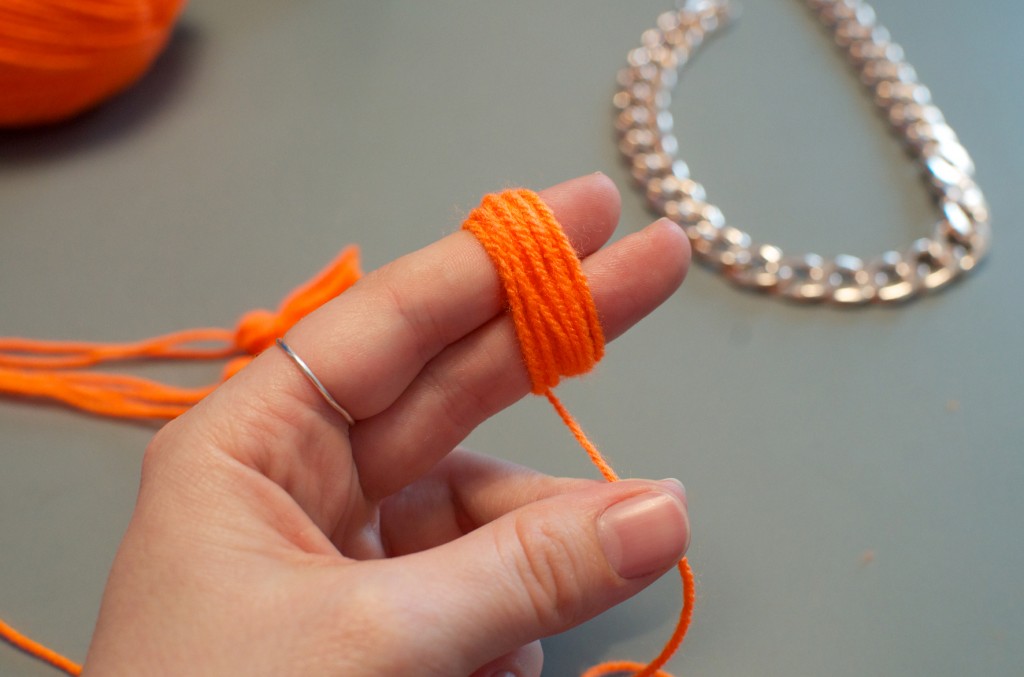 collier pompon (2)